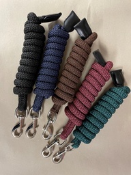 Lead rope carabiner with leather piece
